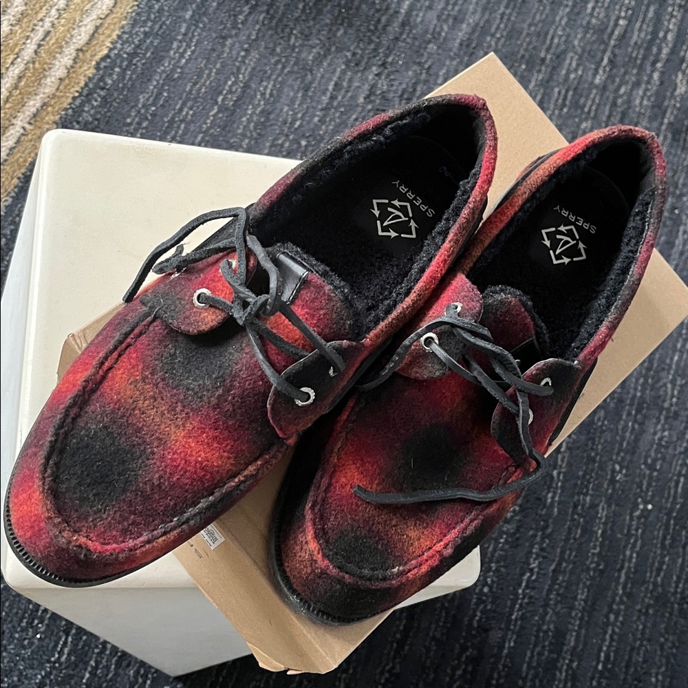 Sperry (12) Black and Red UNISEX Plaid Boat Style Shoes